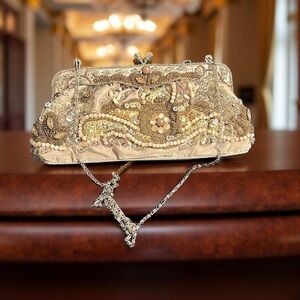 Evening bag Silk evening bag Mother of pearl ,sequence and seed beads GUC